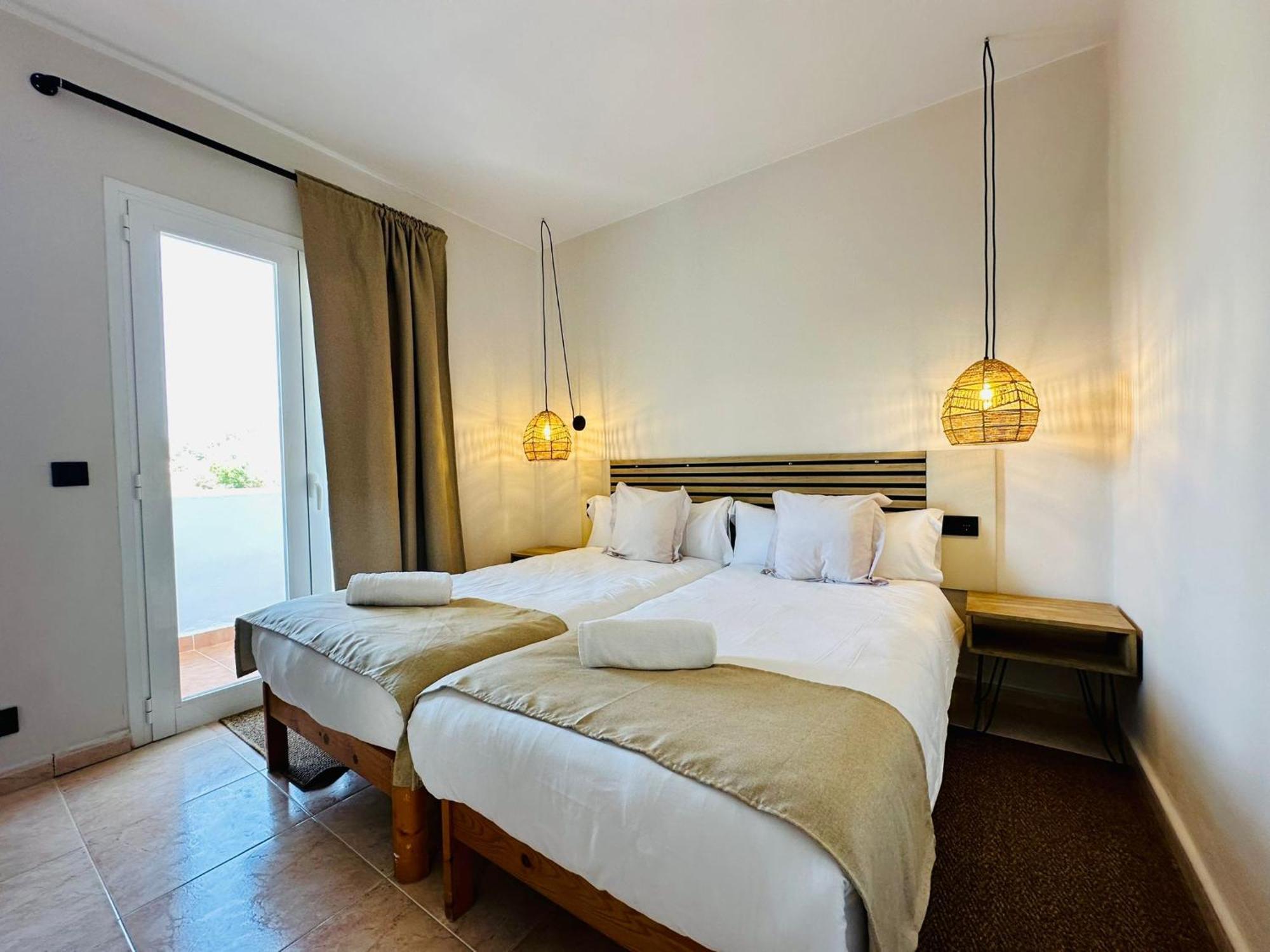 Apartamentos Ses Veles Cala Llonga  Extérieur photo