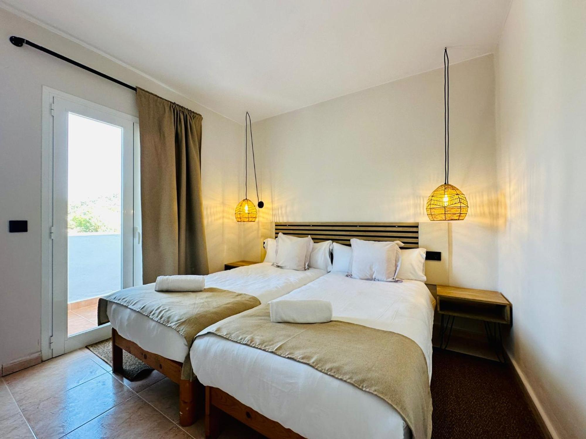Apartamentos Ses Veles Cala Llonga  Extérieur photo