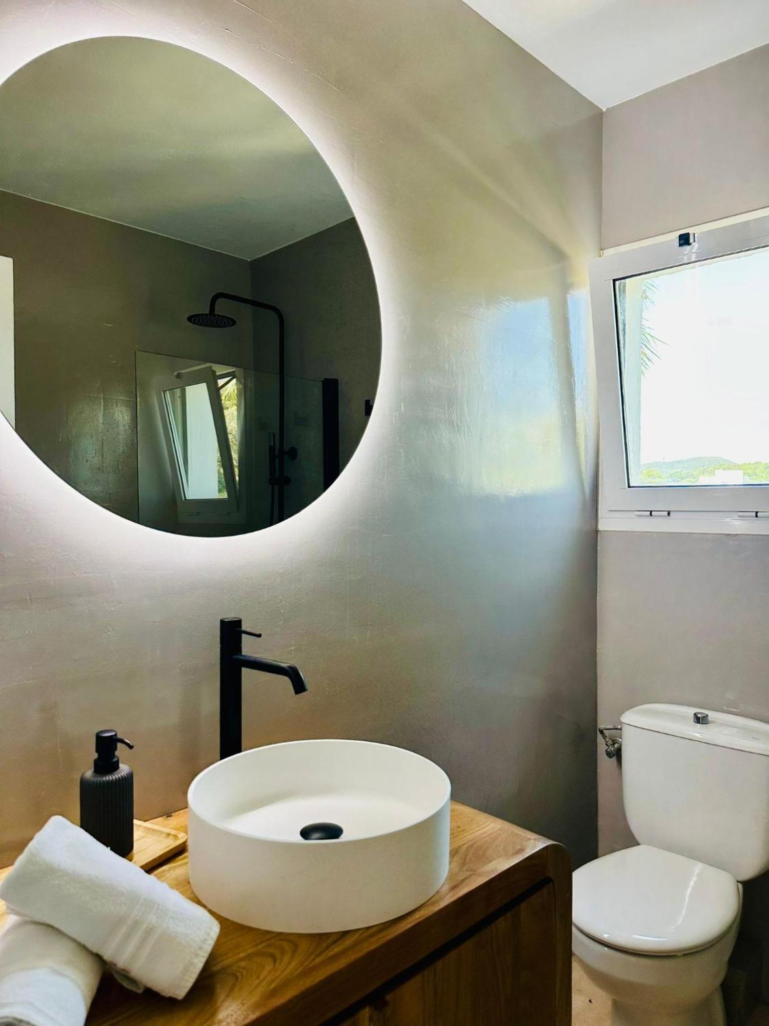 Apartamentos Ses Veles Cala Llonga  Extérieur photo