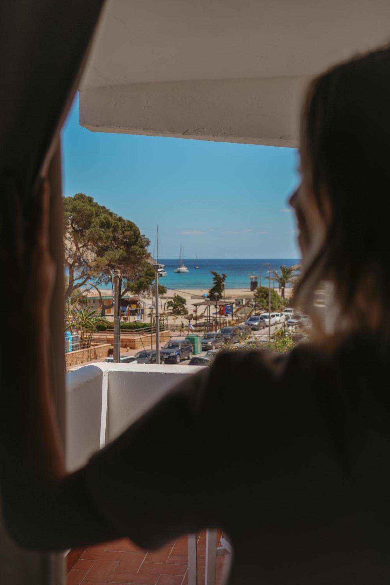 Apartamentos Ses Veles Cala Llonga  Extérieur photo