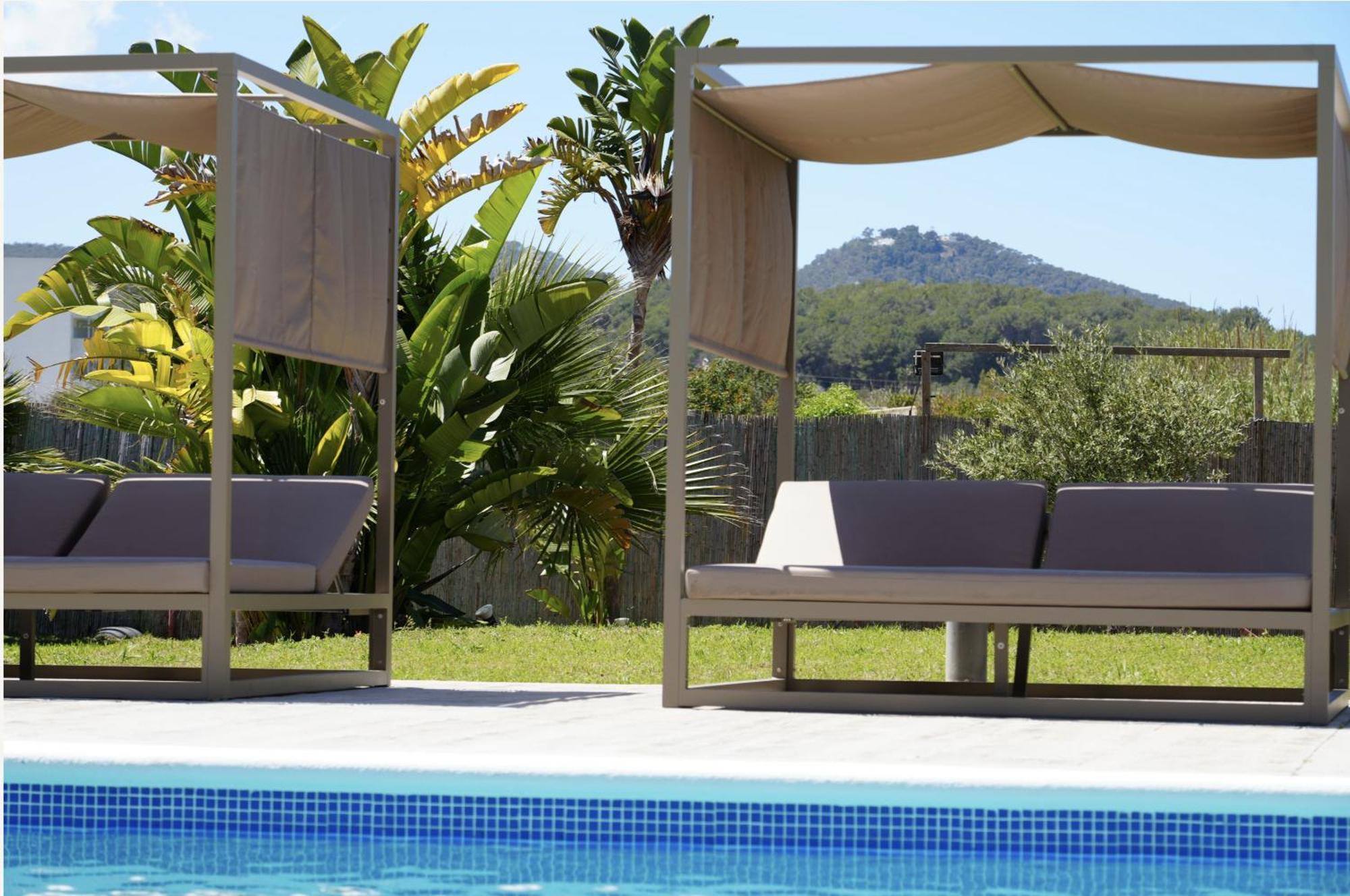 Apartamentos Ses Veles Cala Llonga  Extérieur photo