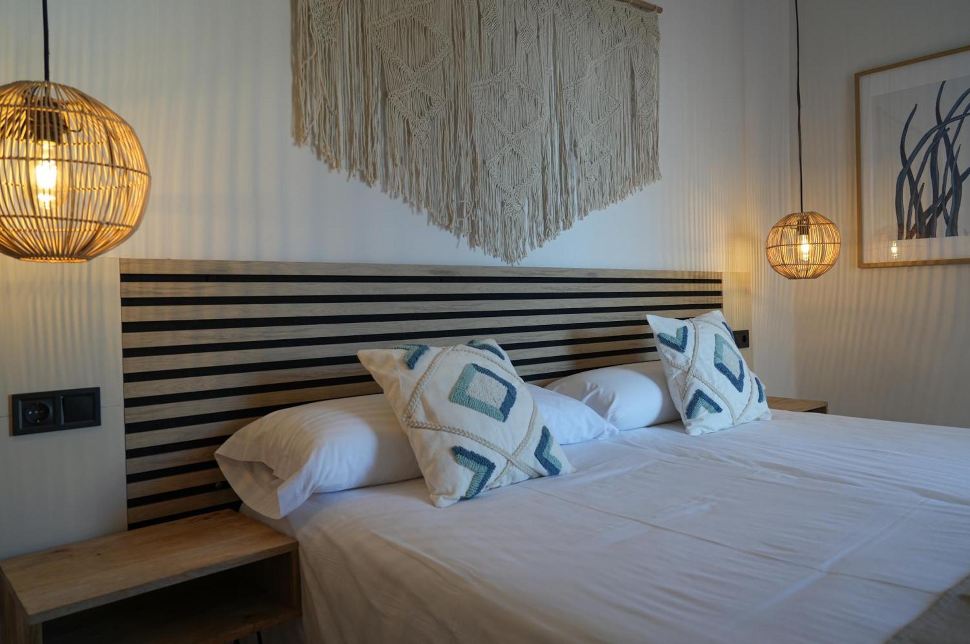 Apartamentos Ses Veles Cala Llonga  Extérieur photo