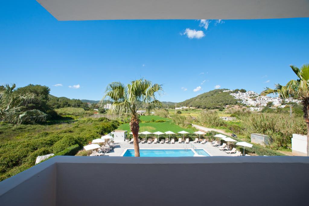 Apartamentos Ses Veles Cala Llonga  Extérieur photo