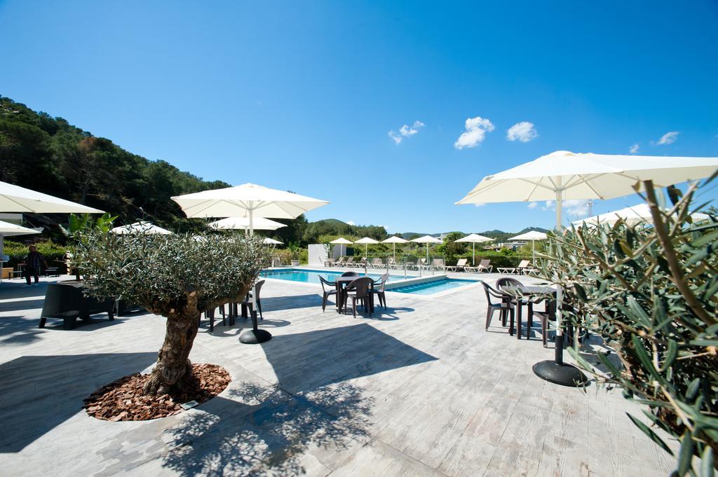Apartamentos Ses Veles Cala Llonga  Extérieur photo