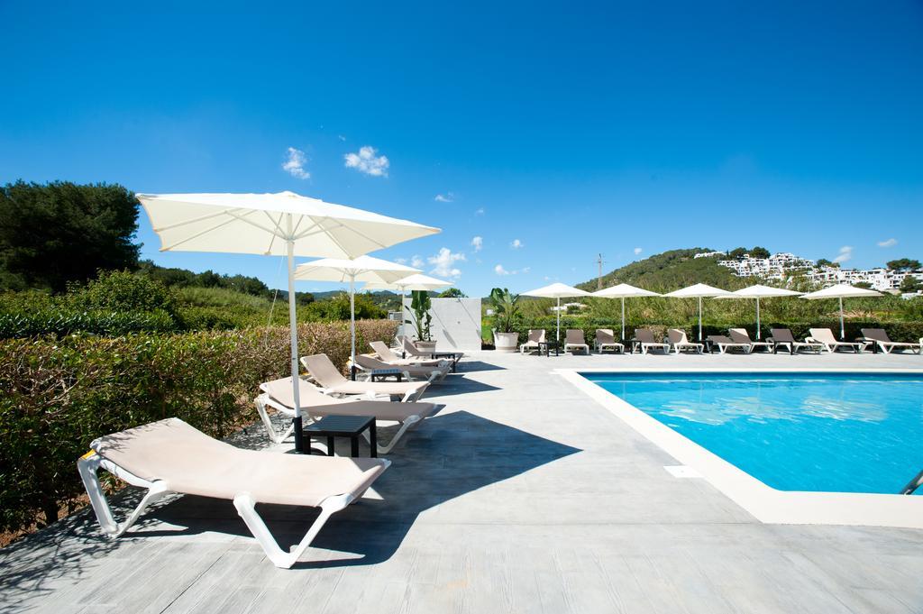 Apartamentos Ses Veles Cala Llonga  Extérieur photo
