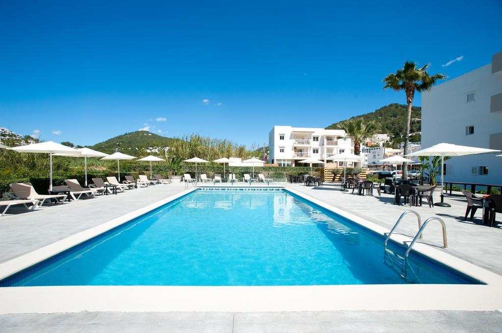 Apartamentos Ses Veles Cala Llonga  Extérieur photo