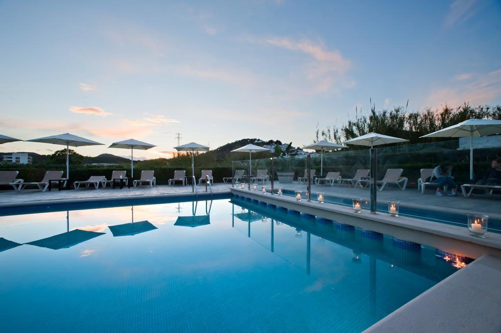 Apartamentos Ses Veles Cala Llonga  Extérieur photo